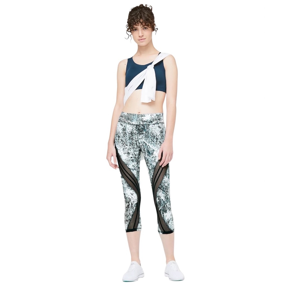 COPY - NWT- Lululemon cropped leggings - size 6